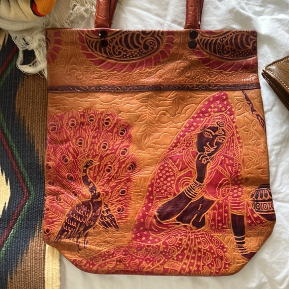 This pristine vintage 1950 handbag leather can be in your closet today! - Picture 2 of 6